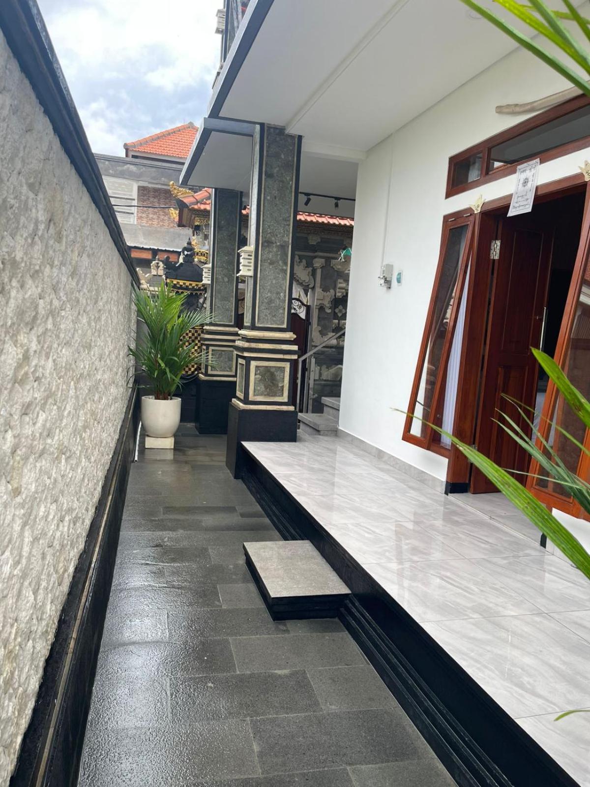 ホテル Shin In Bali クタ エクステリア 写真