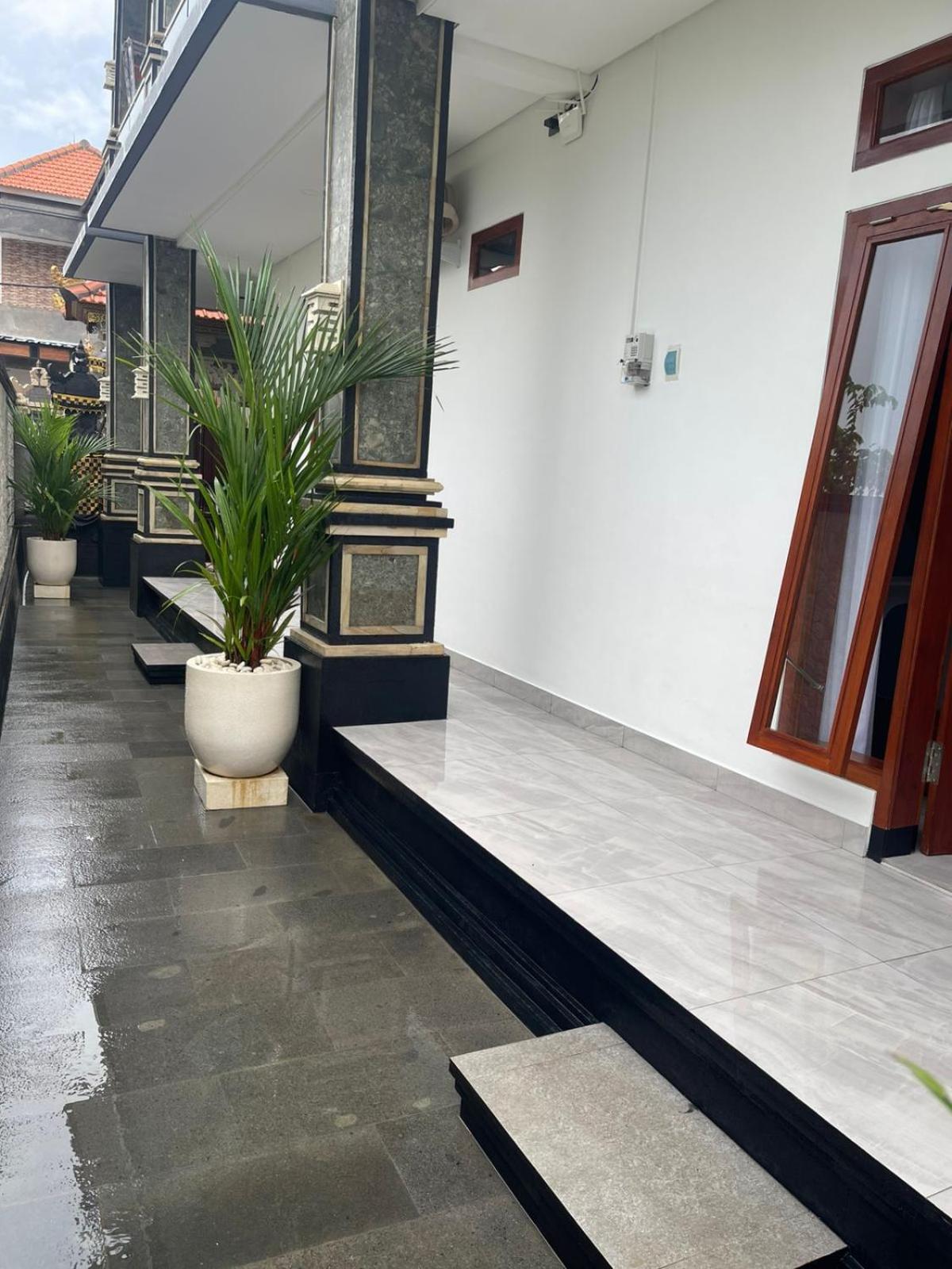 ホテル Shin In Bali クタ エクステリア 写真